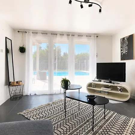 Petite Maisonnette Avec Accés Piscine Casa vacanze *