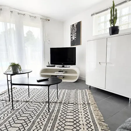 Casa vacanze Petite Maisonnette Avec Accés Piscine Montauban