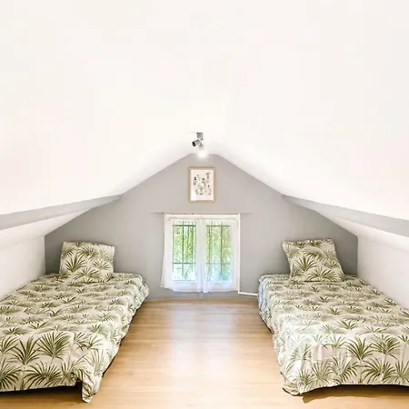 Petite Maisonnette Avec Acces Piscine